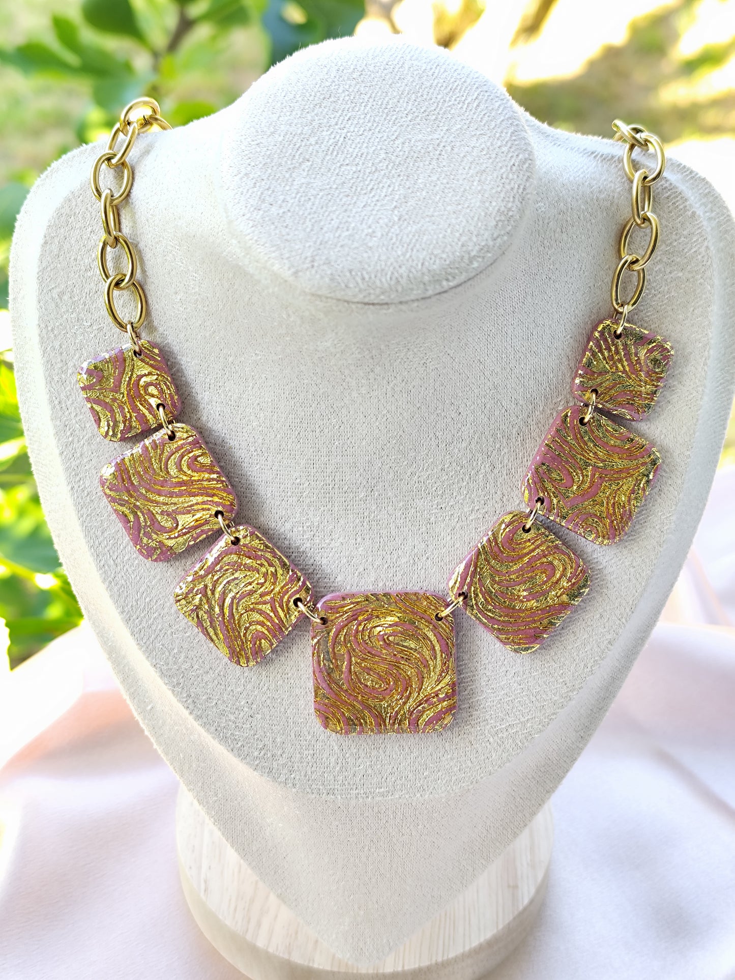 Collier Rosas